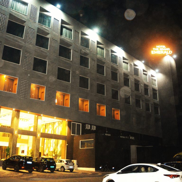 Hotel Grand Emerald Image Night